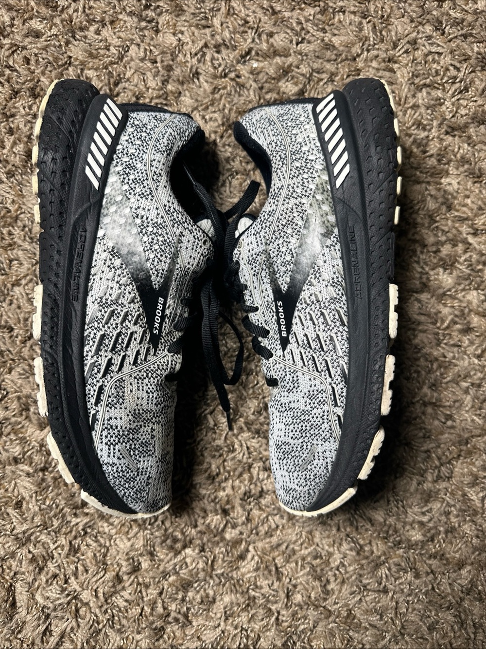 Brooks Adrenaline GTS 21 Women’s 8.5 B Gray Black Running Shoes Sneakers